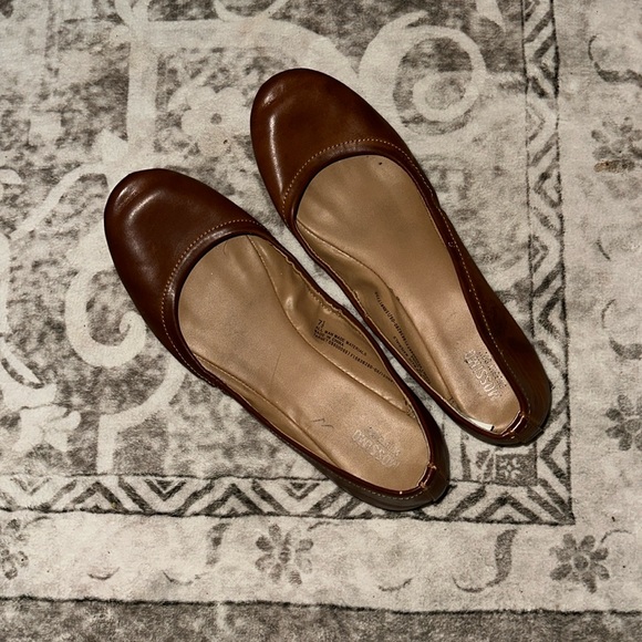 Womens brown flats - Picture 1 of 3